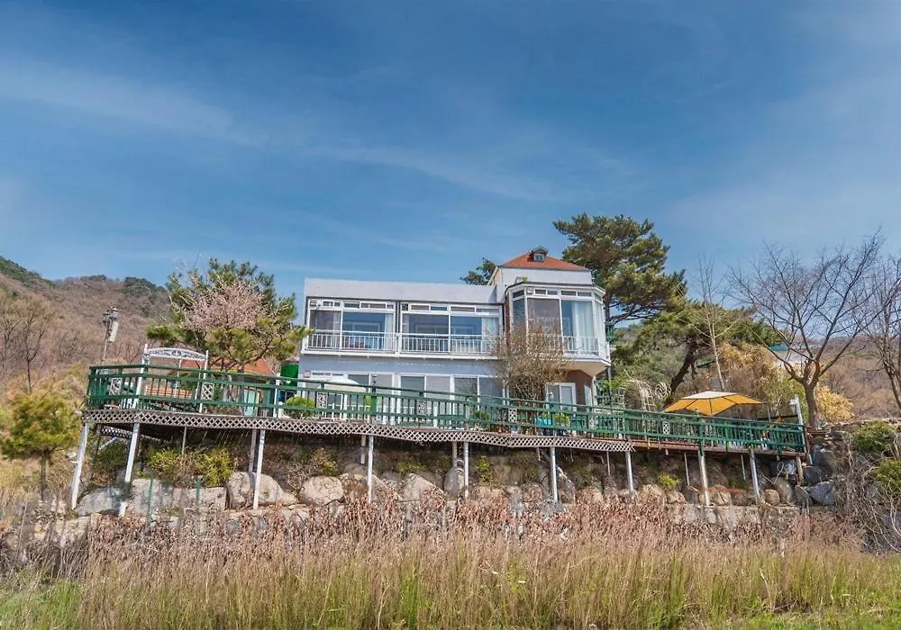 Wisma tamu Ganghwa Petit Pension Incheon