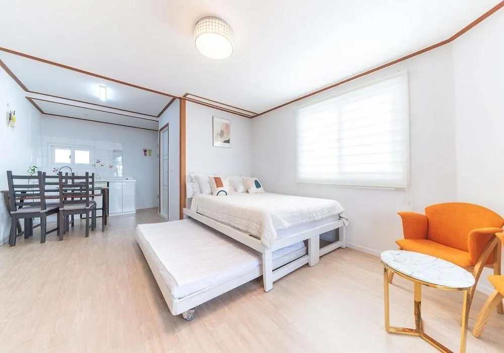 Wisma tamu Ganghwa Petit Pension Incheon Korsel